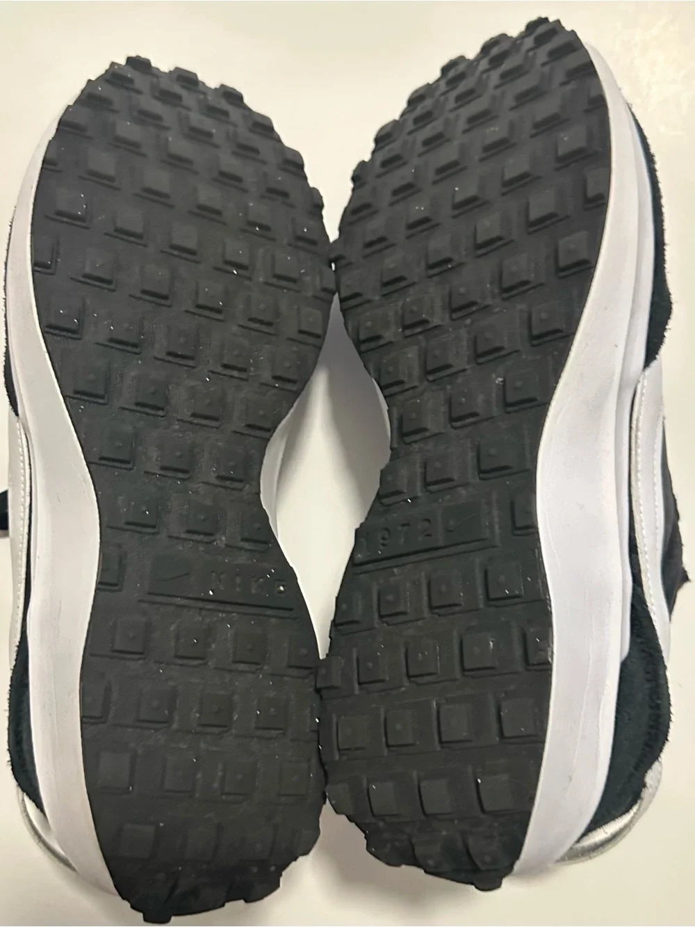 Nike Men’s Black & White Waffle Debut Sneakers Sz 7